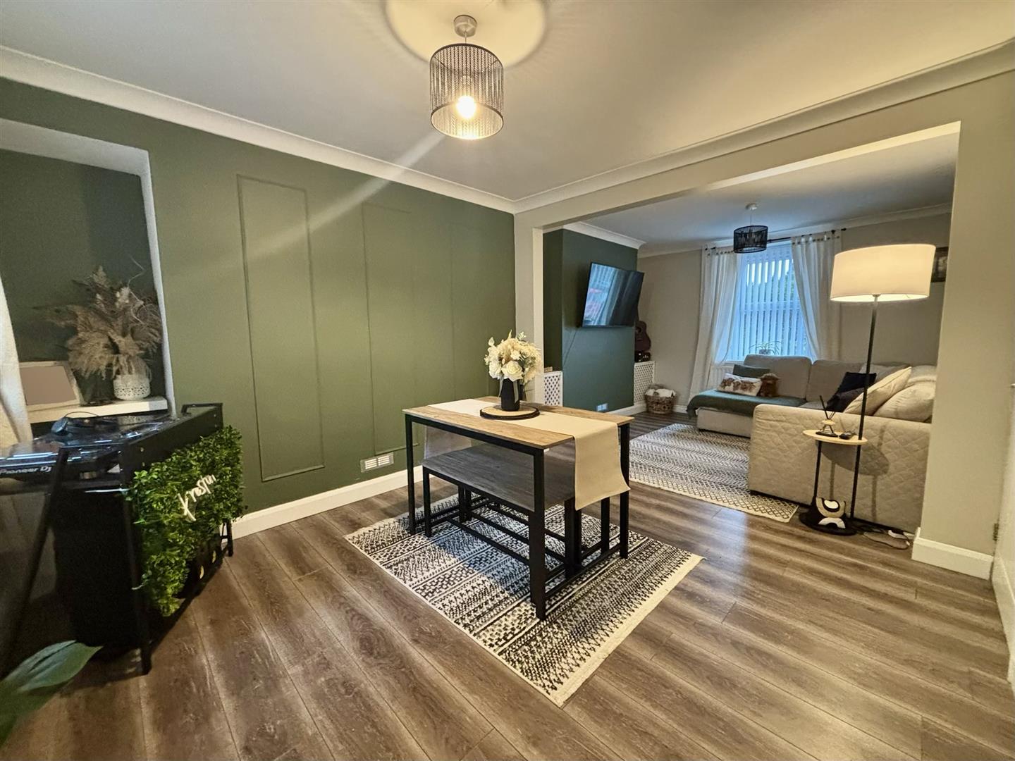 Brynamlwg Road, Fforestfach, Swansea, SA5 8HZ